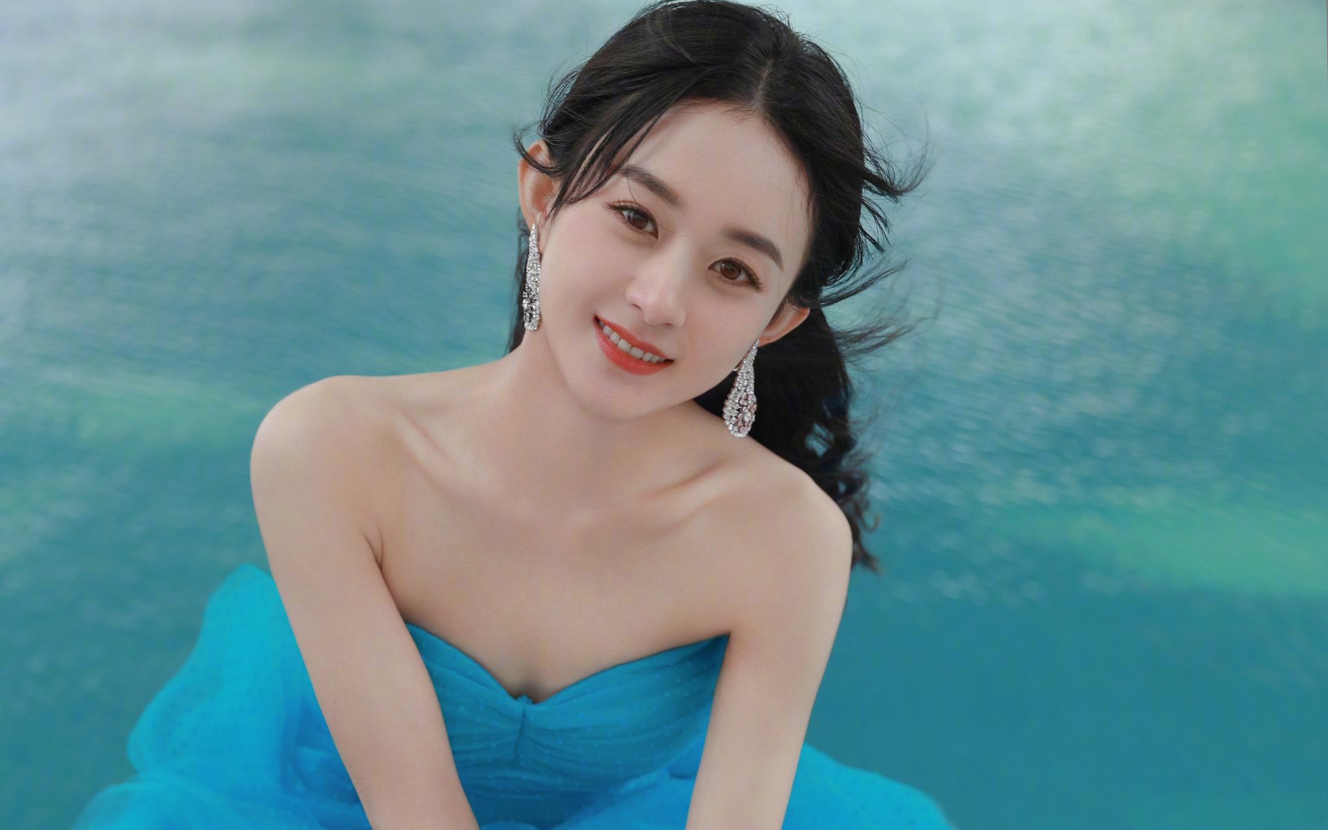 “中国足球新星：从校园到职业舞台的蜕变”，中国足球新人排名