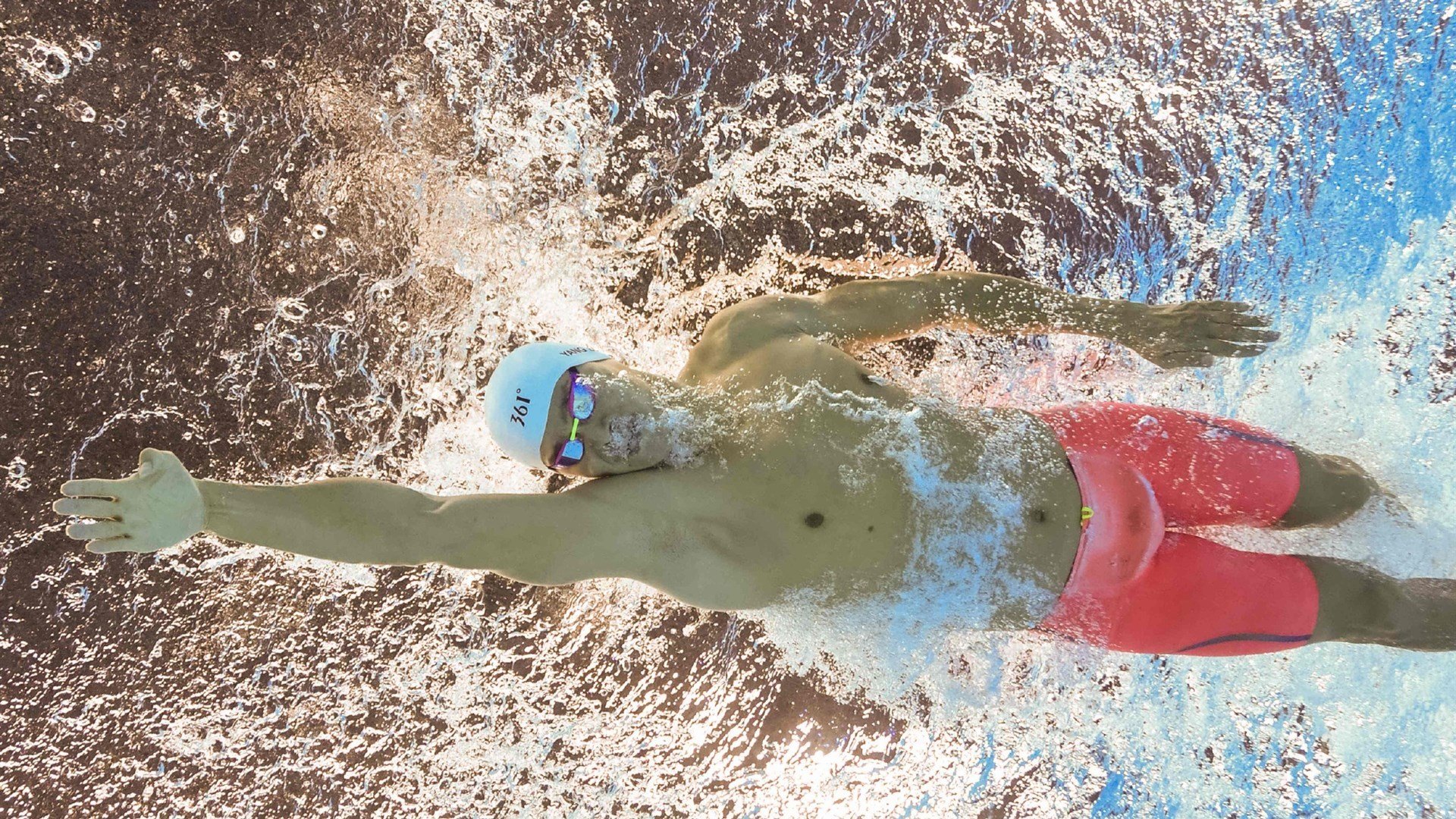 男泳将挑战强敌展风采,男游泳比赛视频